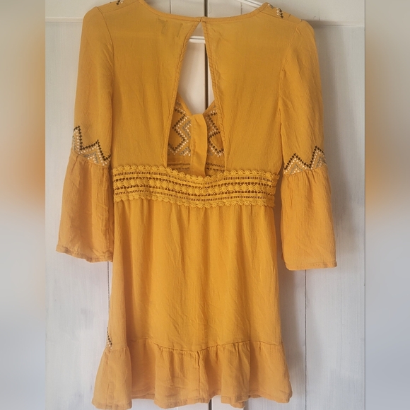 Embroidered dress from ASOS - Picture 3 of 5